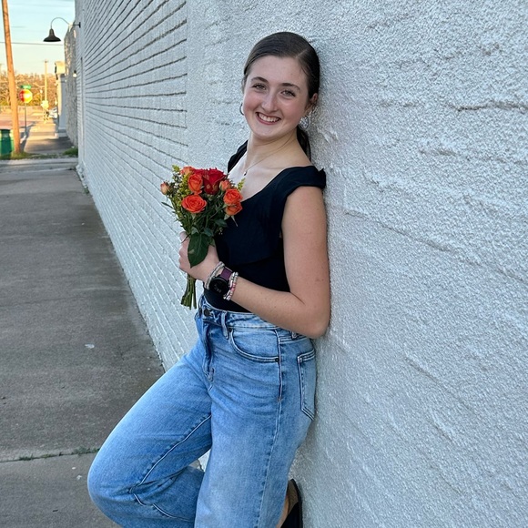 Meet your Posher, Kate - Picture 2 of 2